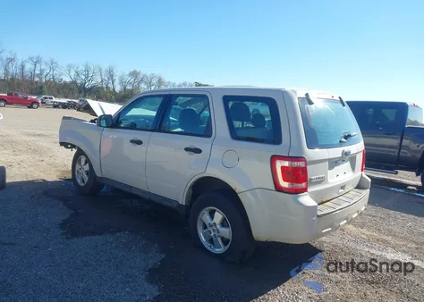 2012 Ford Escape Xls z USA, uszkodzony, nr VIN 1FMCU0C76CKA73355